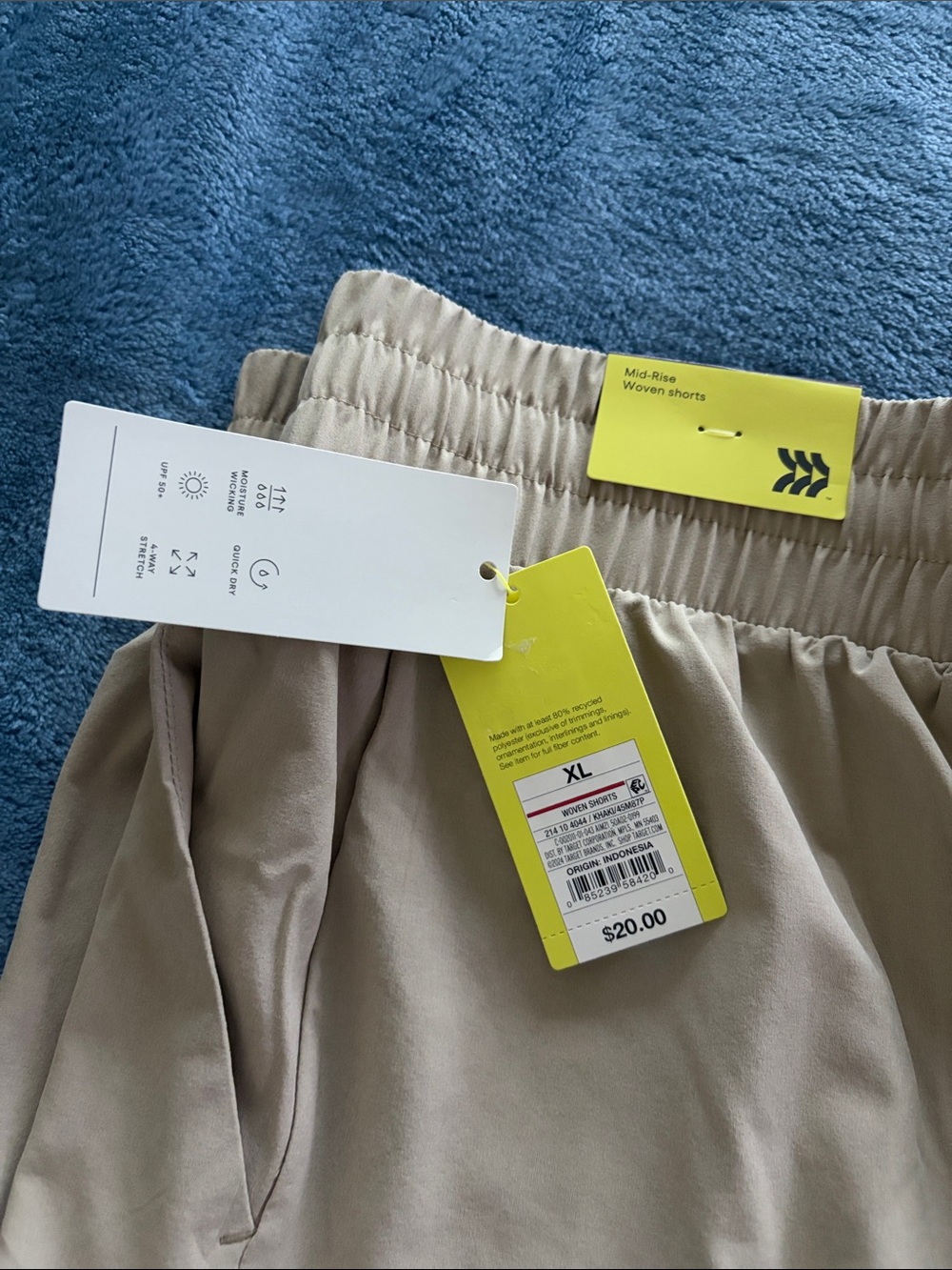 all in motion - Mid-Rise Woven Shorts - Beige